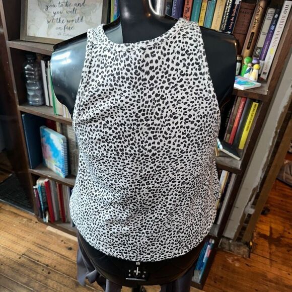 Z Supply cheetah print high neck crop knit M muscle tank - Picture 2 of 3